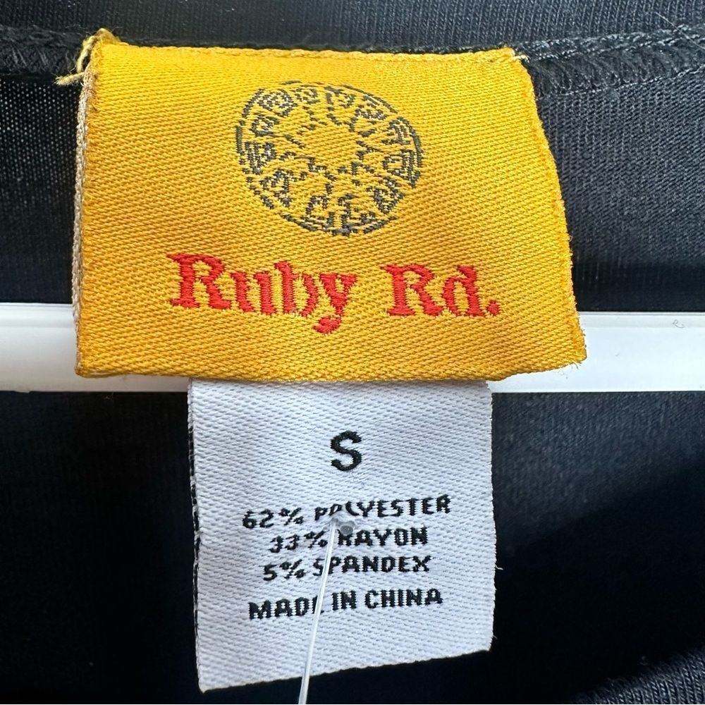 Ruby Rd. Small‎ or Medium Top - Picture 3 of 5